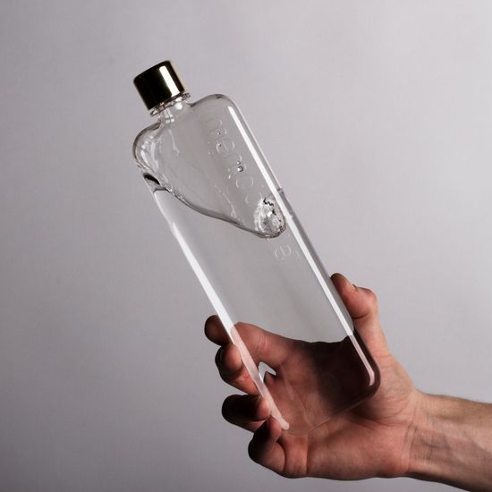 Slim Memobottle in Hand